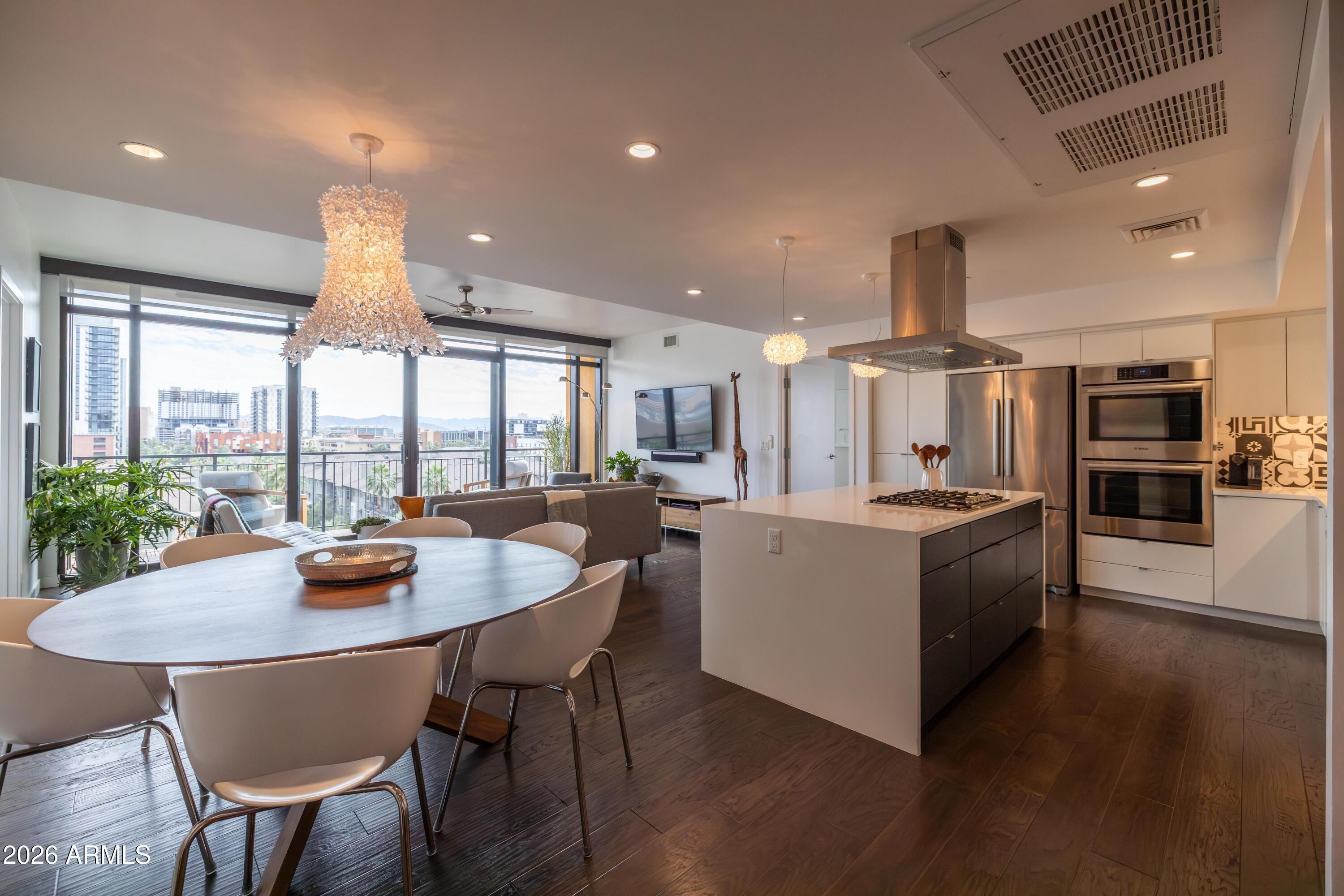 200 W Portland Street 827