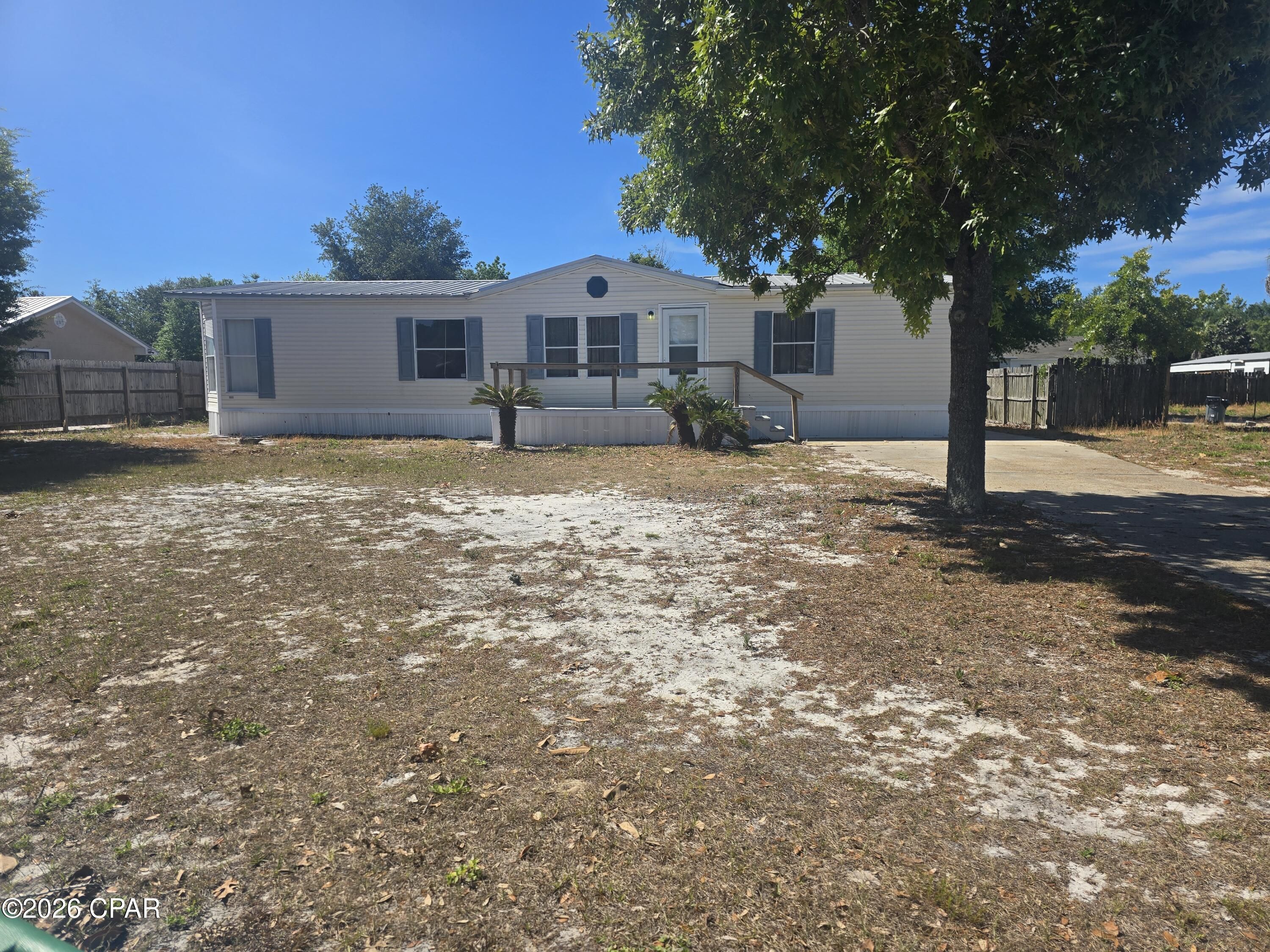 610 Lagoon Oaks Circle