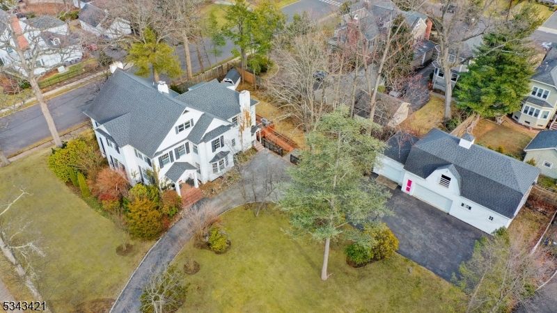 560 Tremont Ave