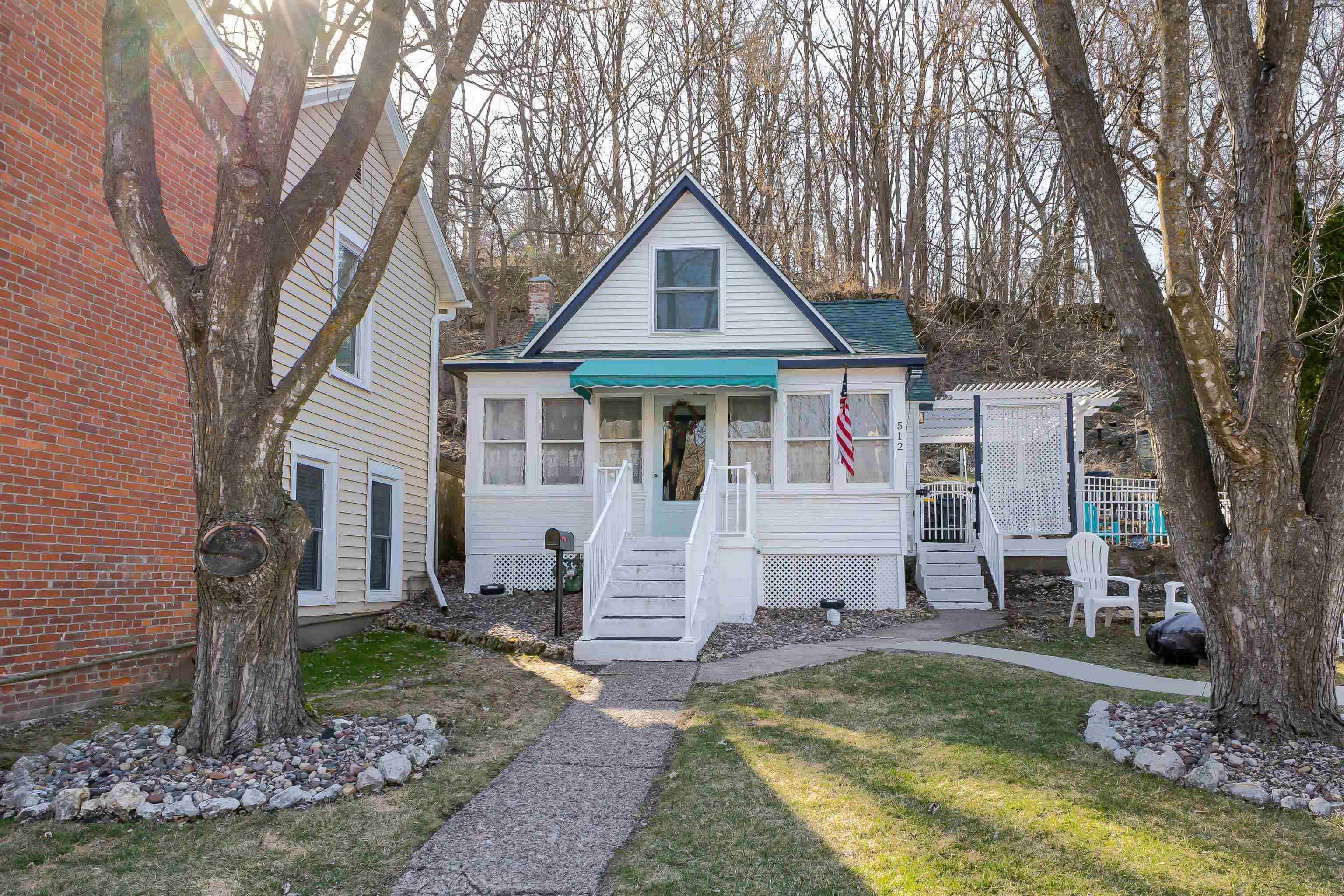 512 Dewey