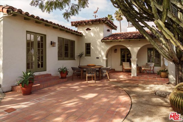 2439 Ronda Vista Drive