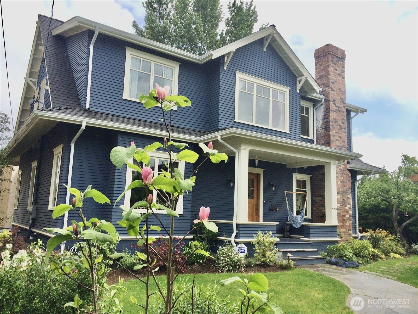 4504 37th Avenue Ne