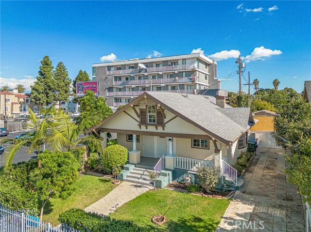 4012 S Budlong Avenue