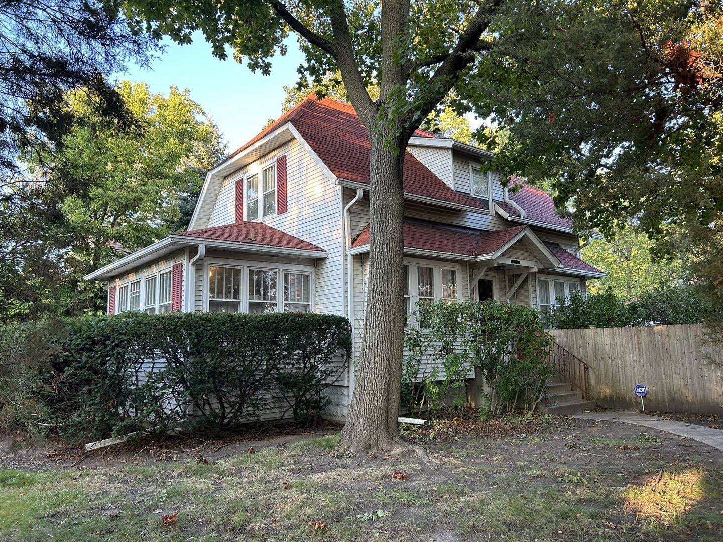 283 N Larch Avenue