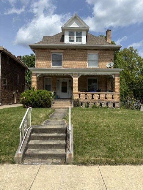 141 E Leasure Ave