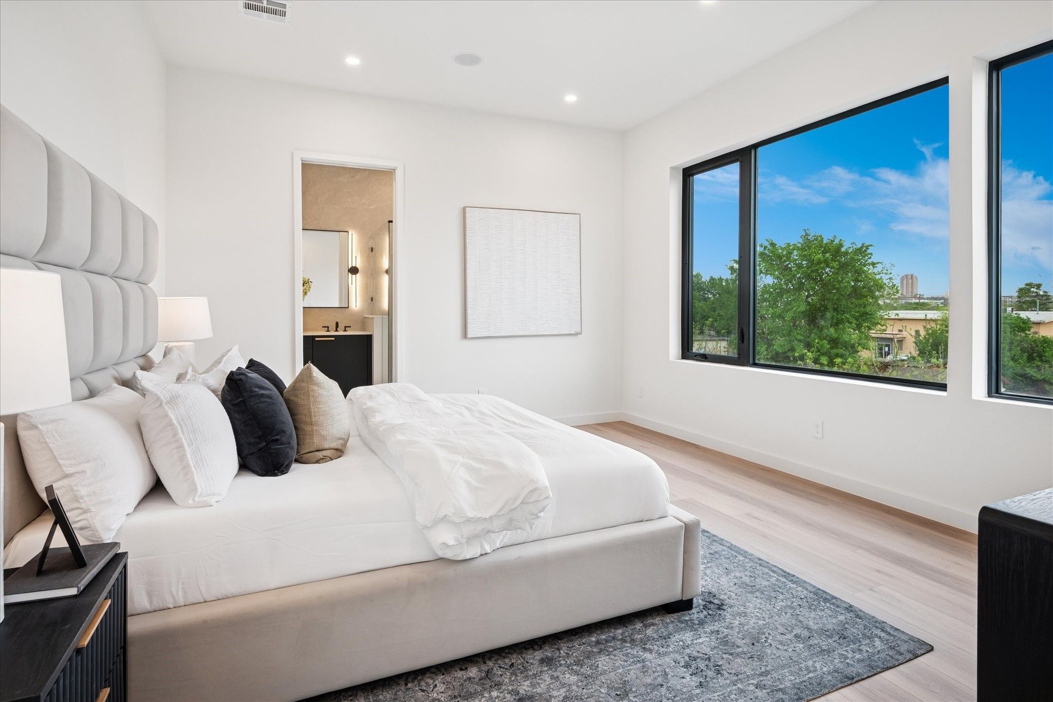 4534 Lake Avenue 103