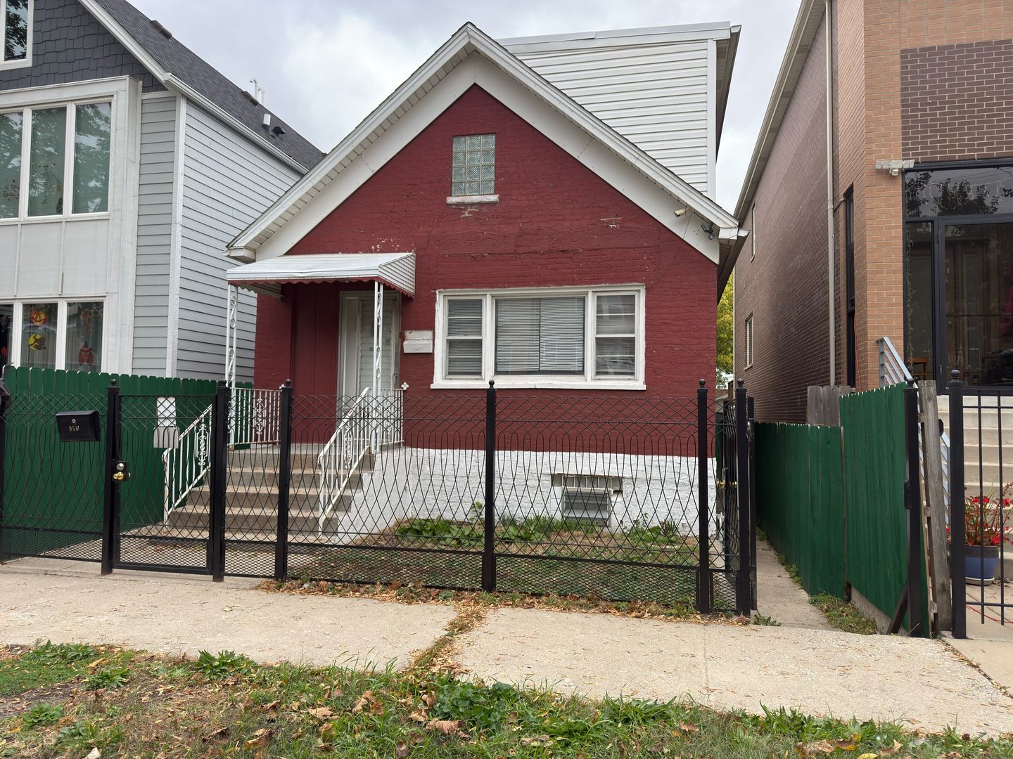 956 W 36th Street