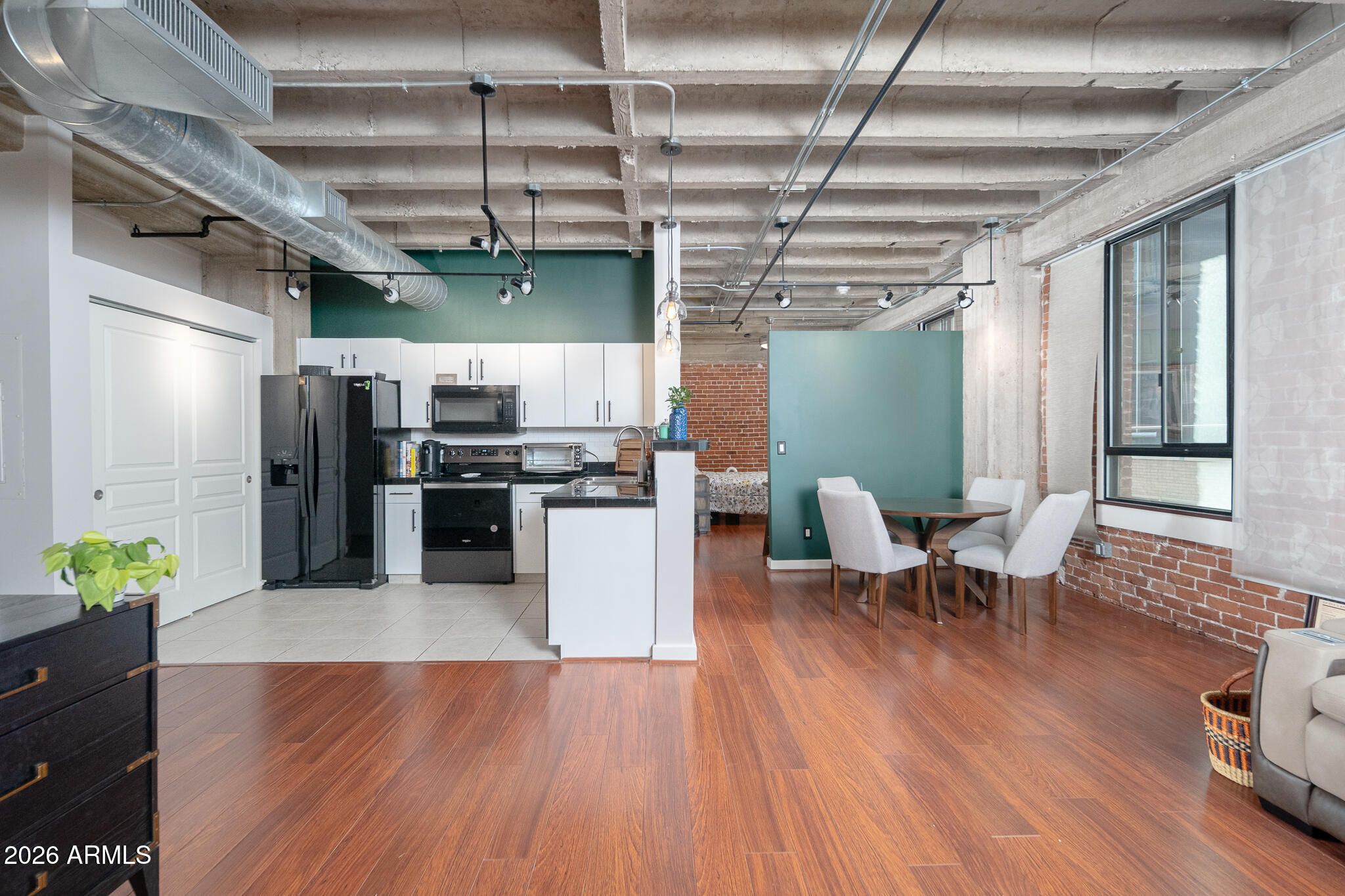 114 W Adams Street 402