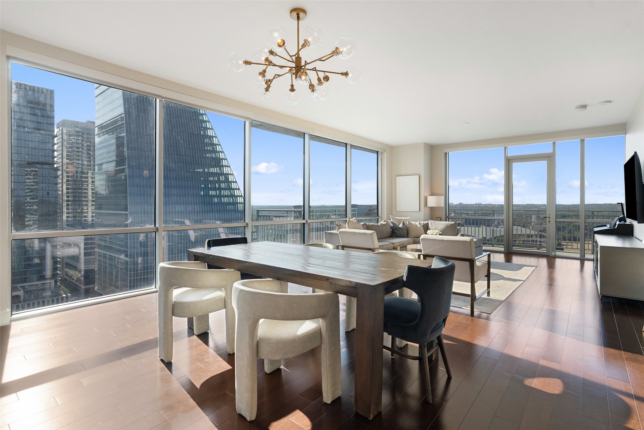 222 West Avenue 1901