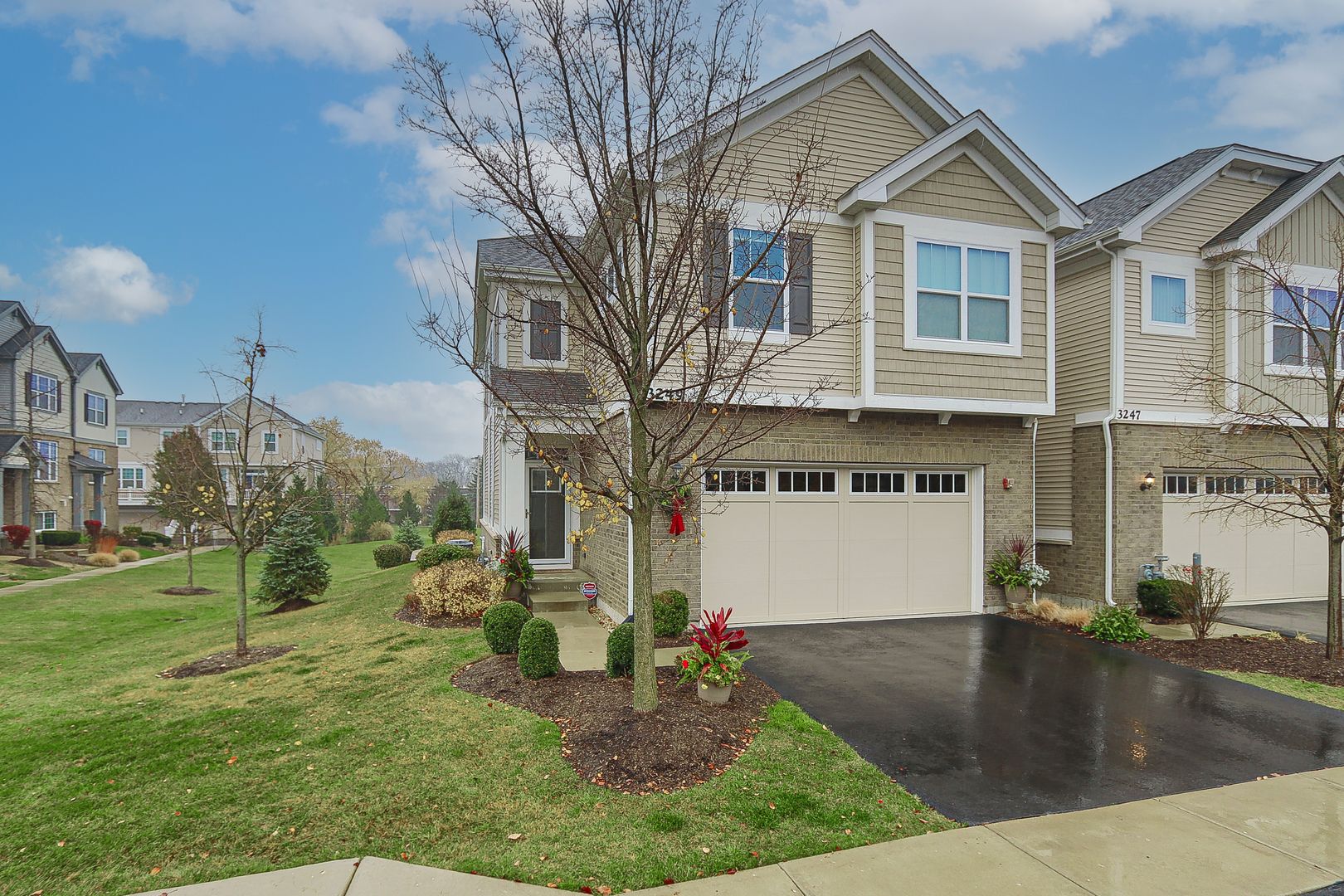 3249 N Heritage Lane