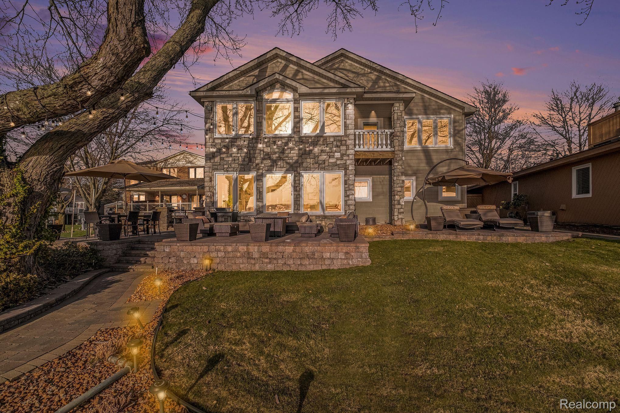 8460 Woodland Shore Drive