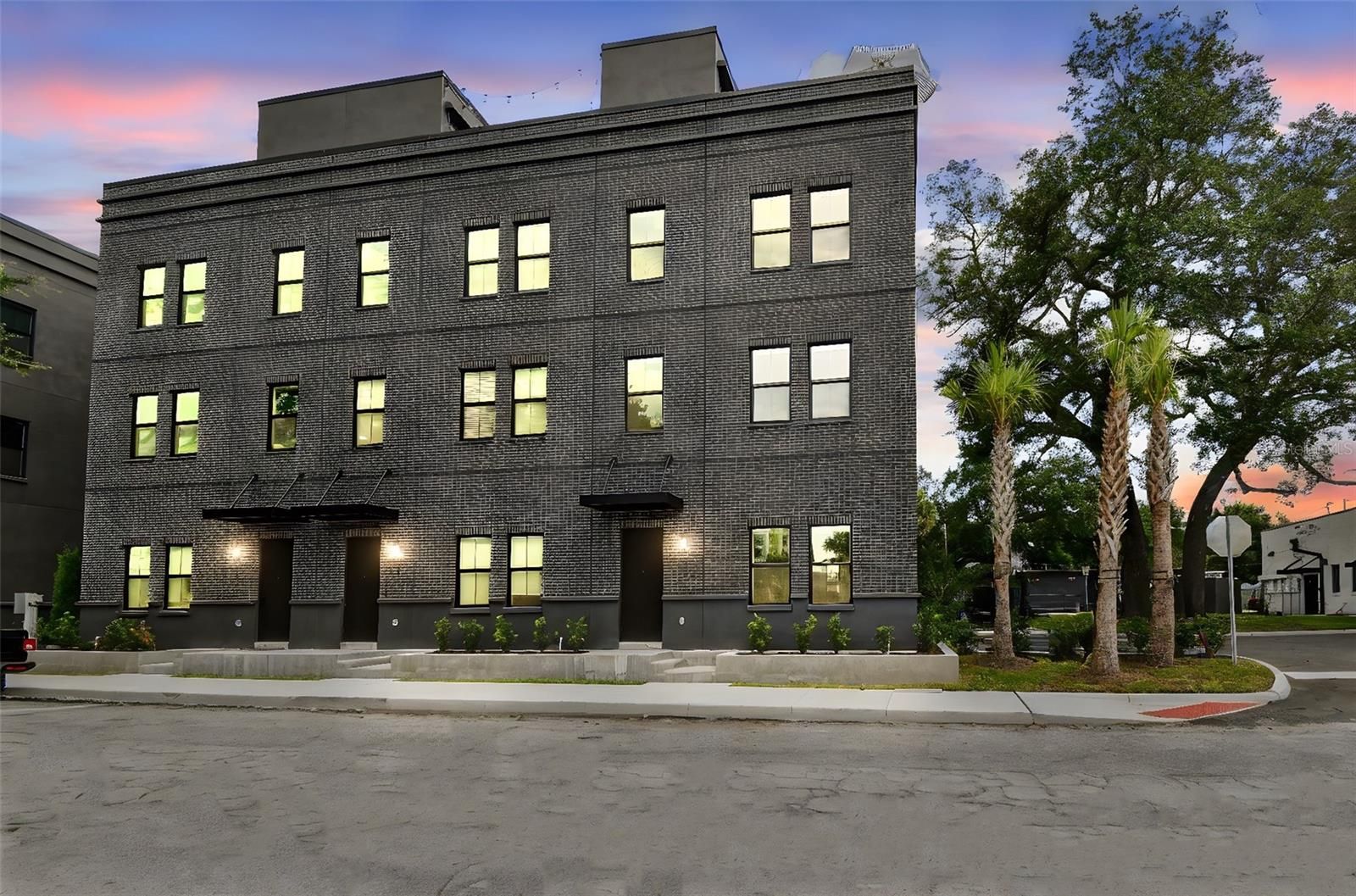 1218 E Kay Street 18