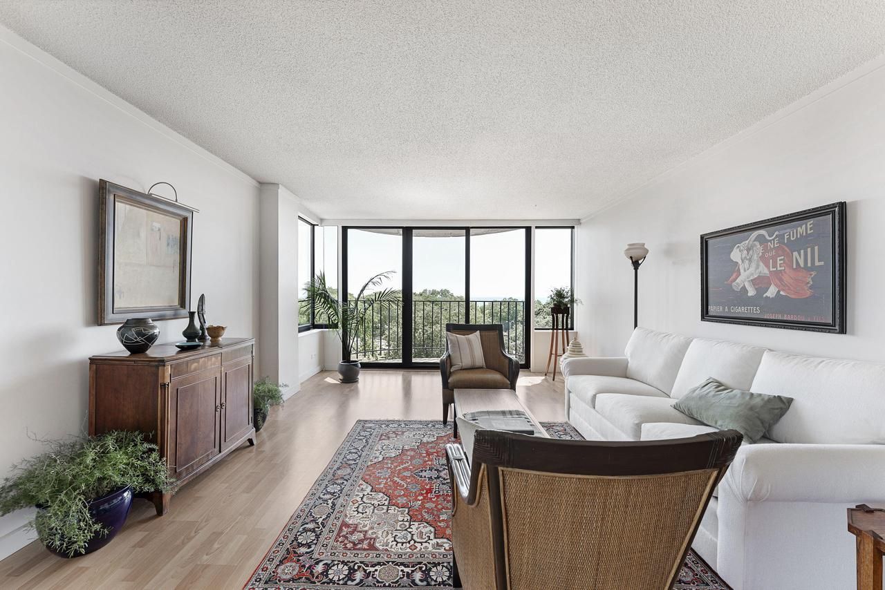 929 N Astor Street 608