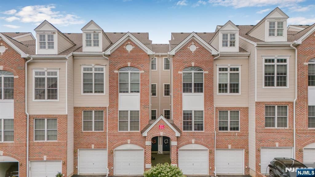 13 Nelke Court 407