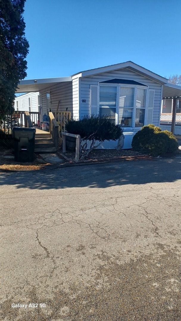 27w370 Geneva Road 125