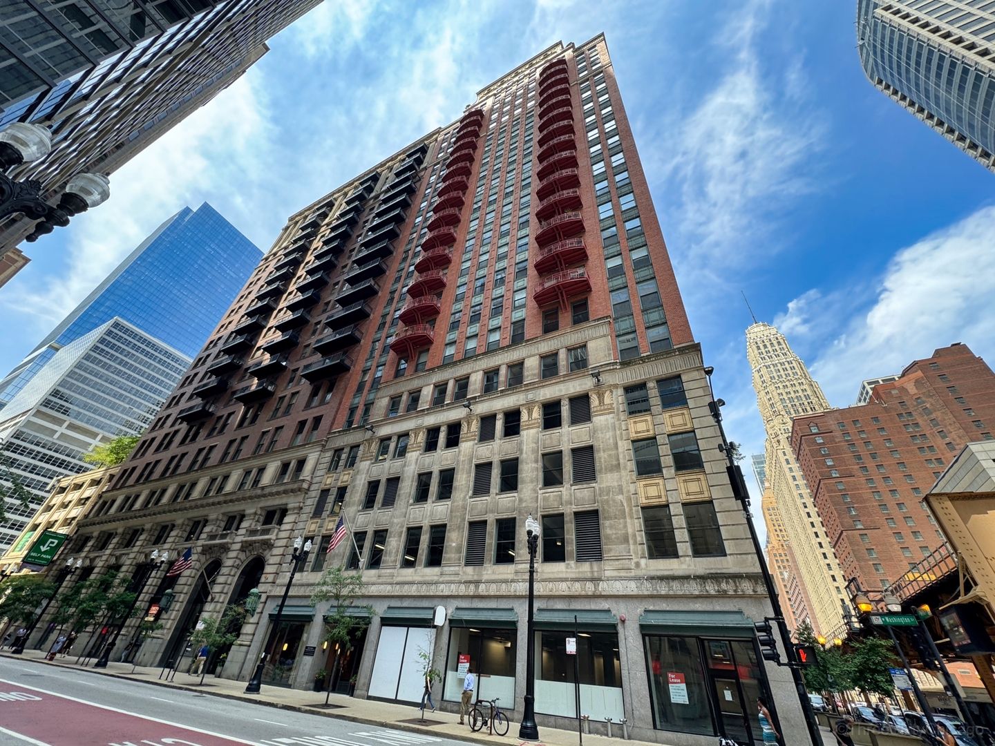208 W Washington Street 1006