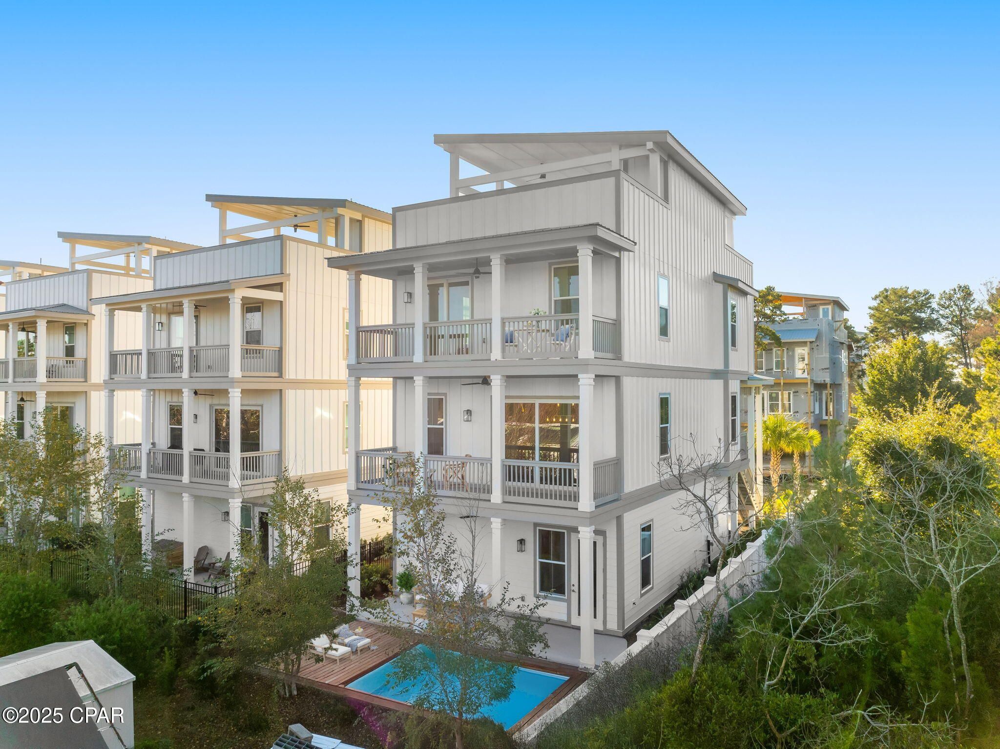 28 W Queen Palm Drive