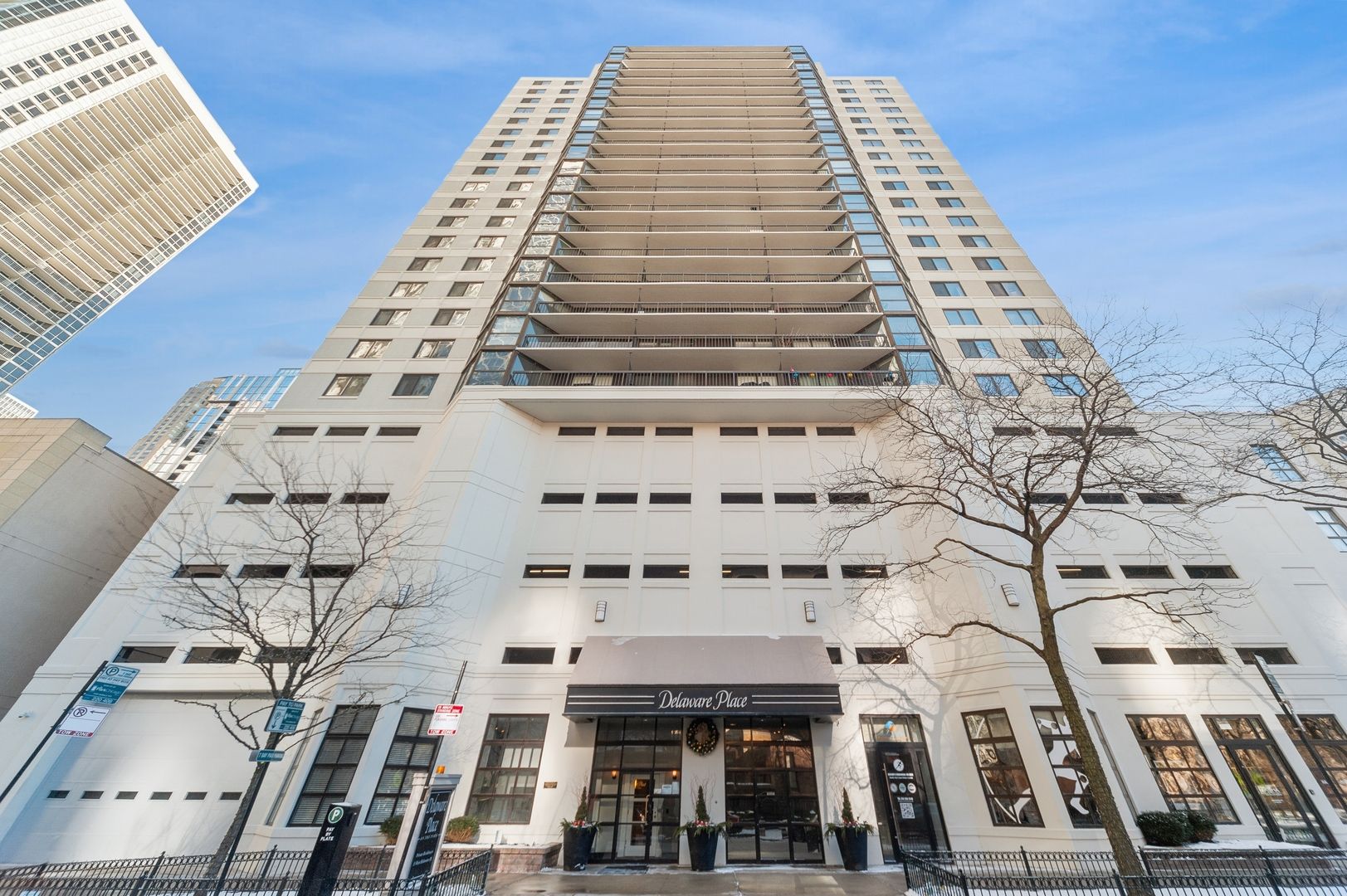 33 W Delaware Place 19B