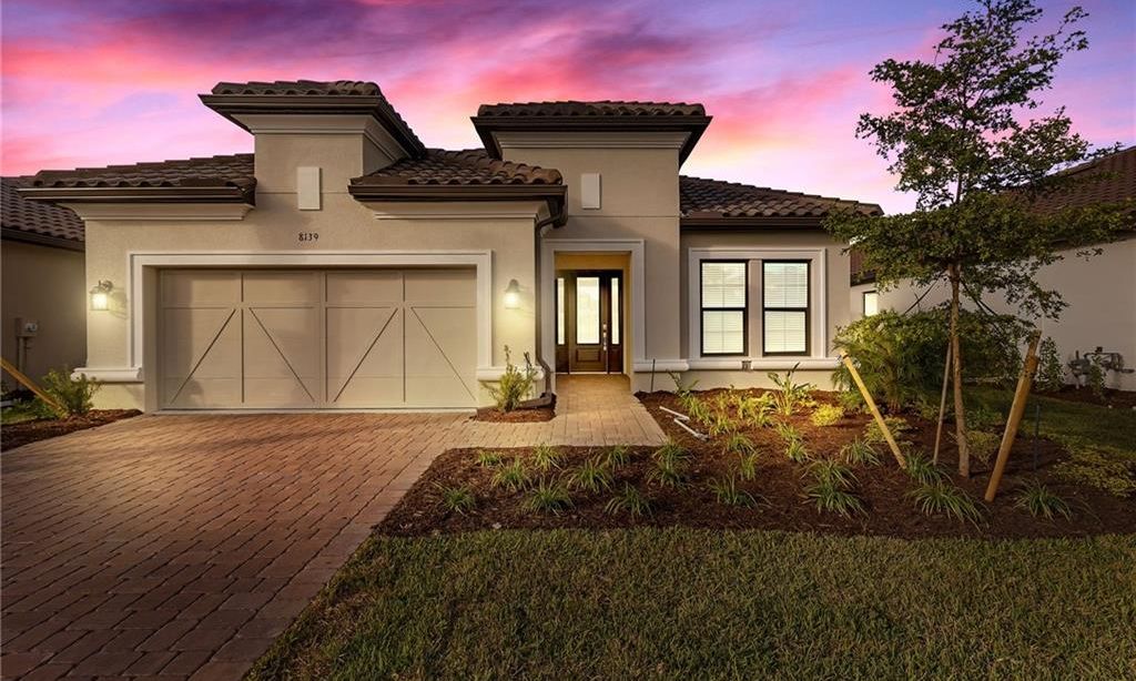 Esplanade at Hacienda Lakes