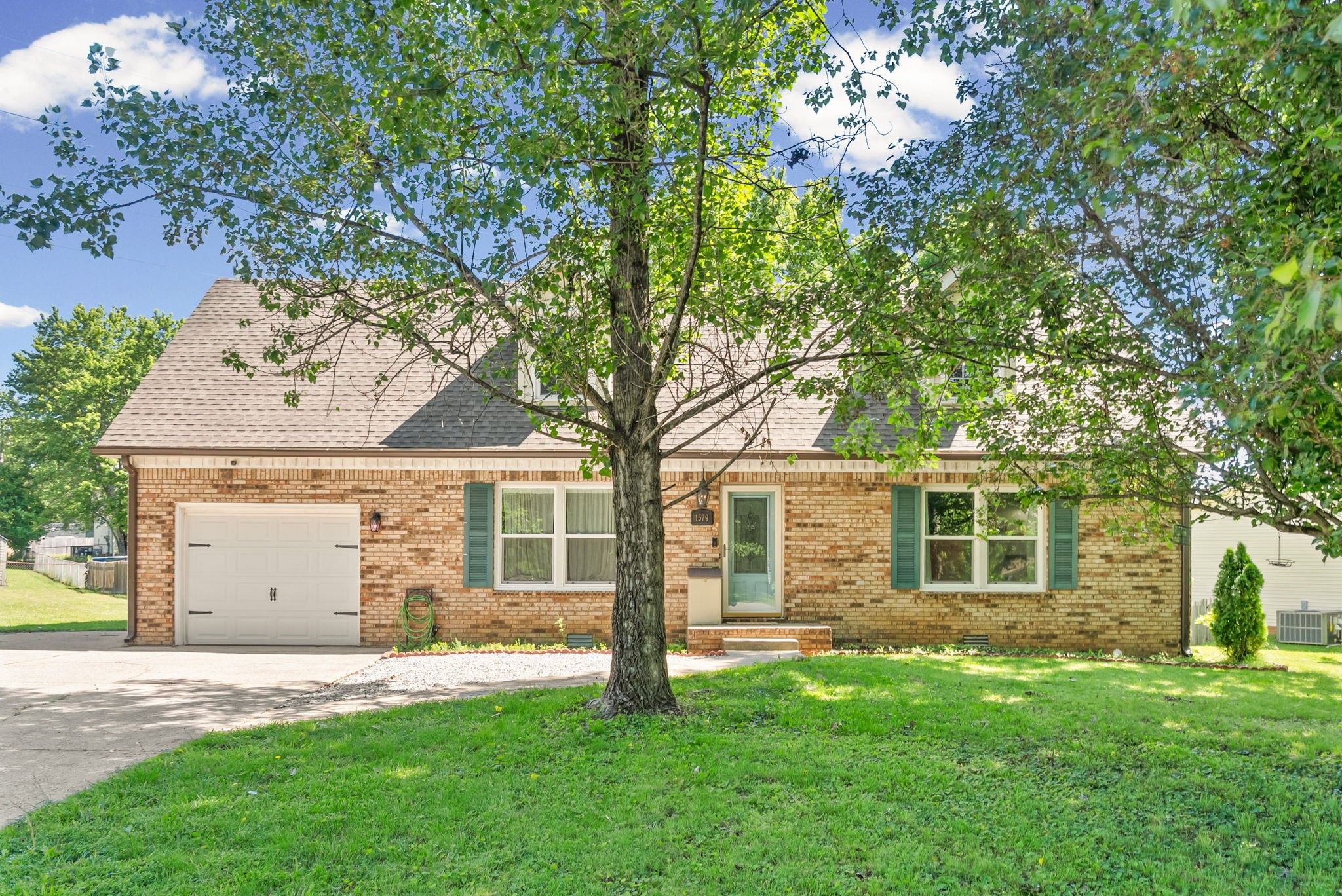 1579 Barrett Dr