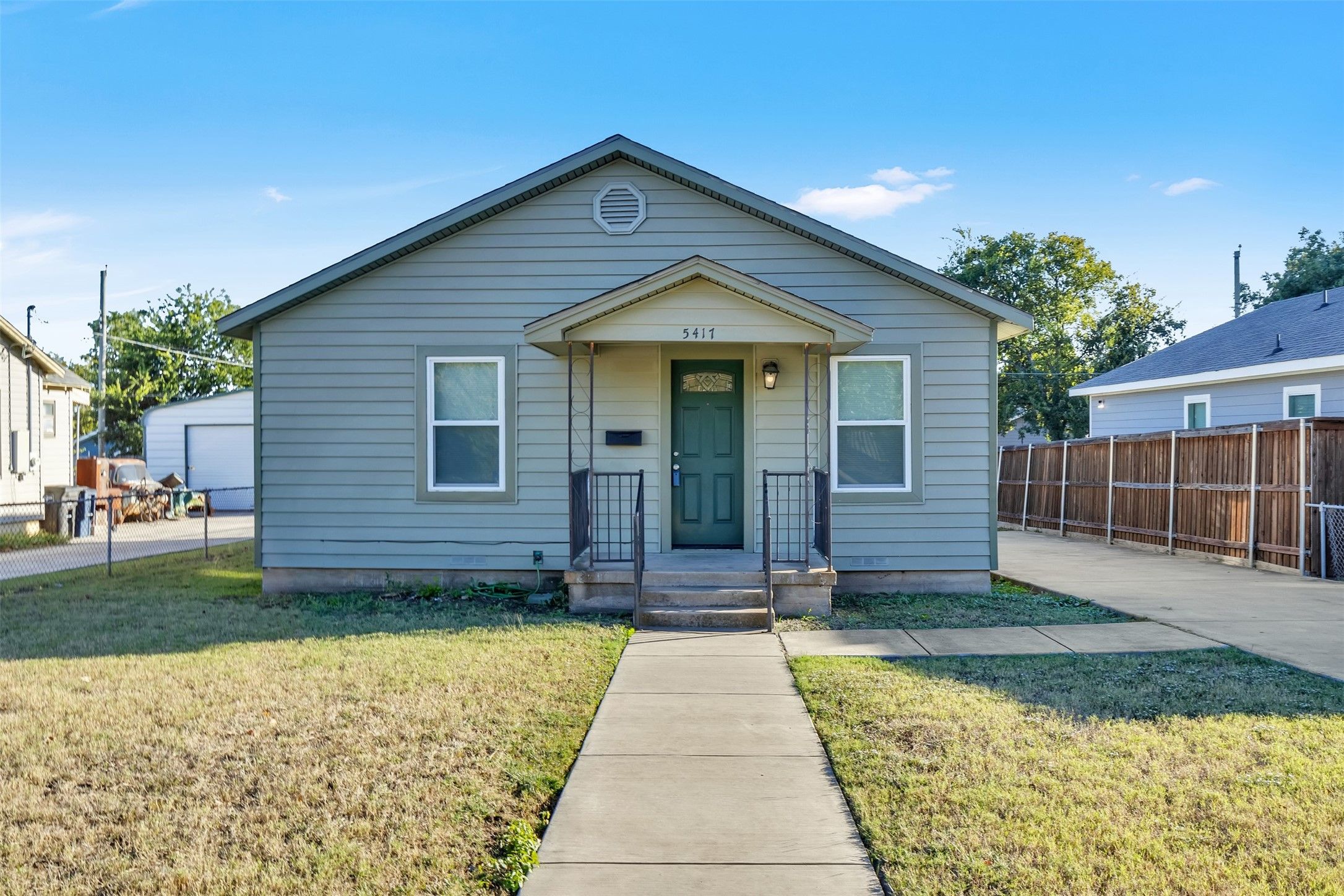 5417 Como Drive