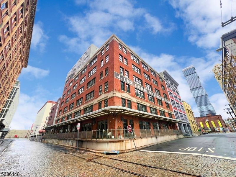 140 Bay St 4j 4J