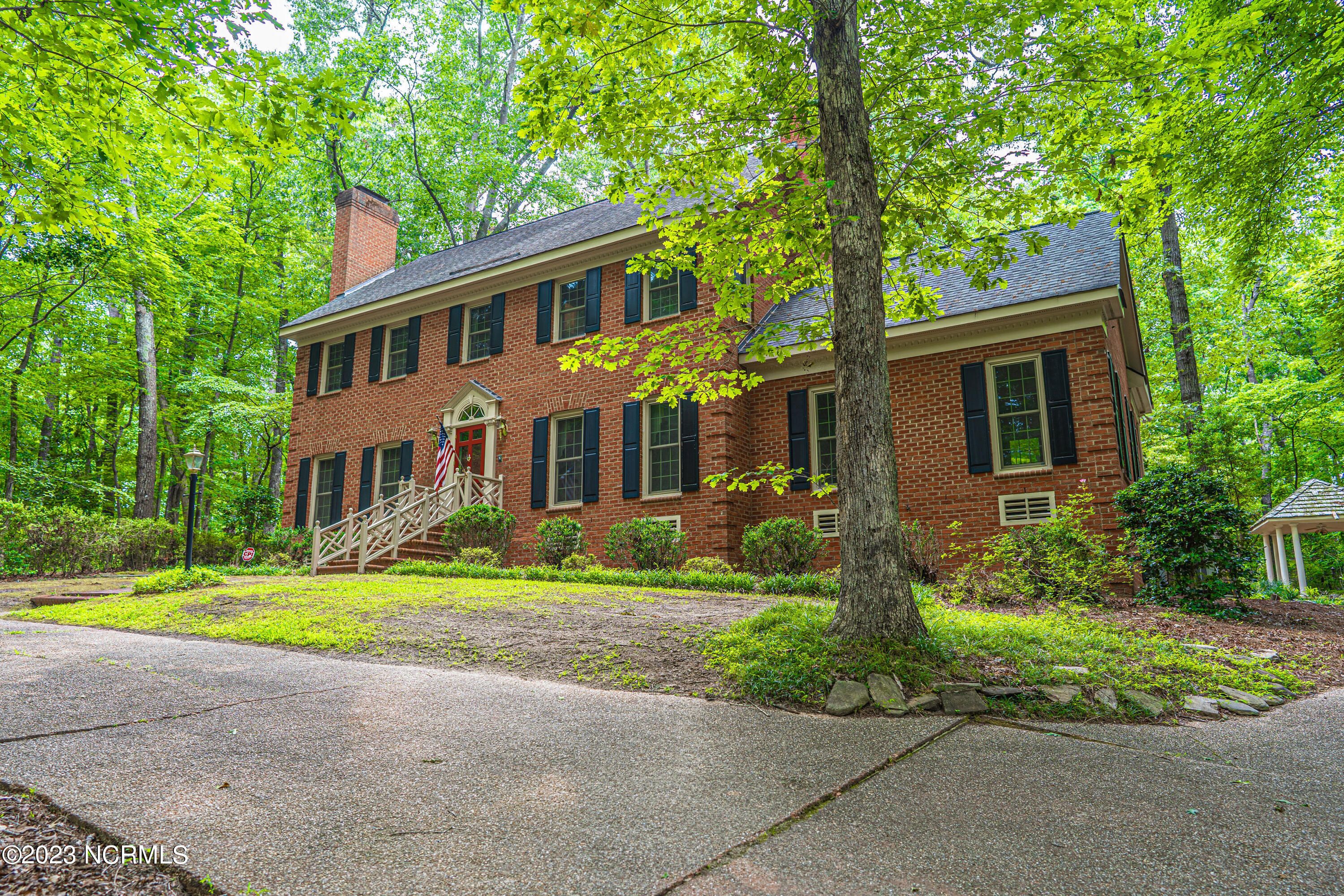 810 Williamsburg Drive