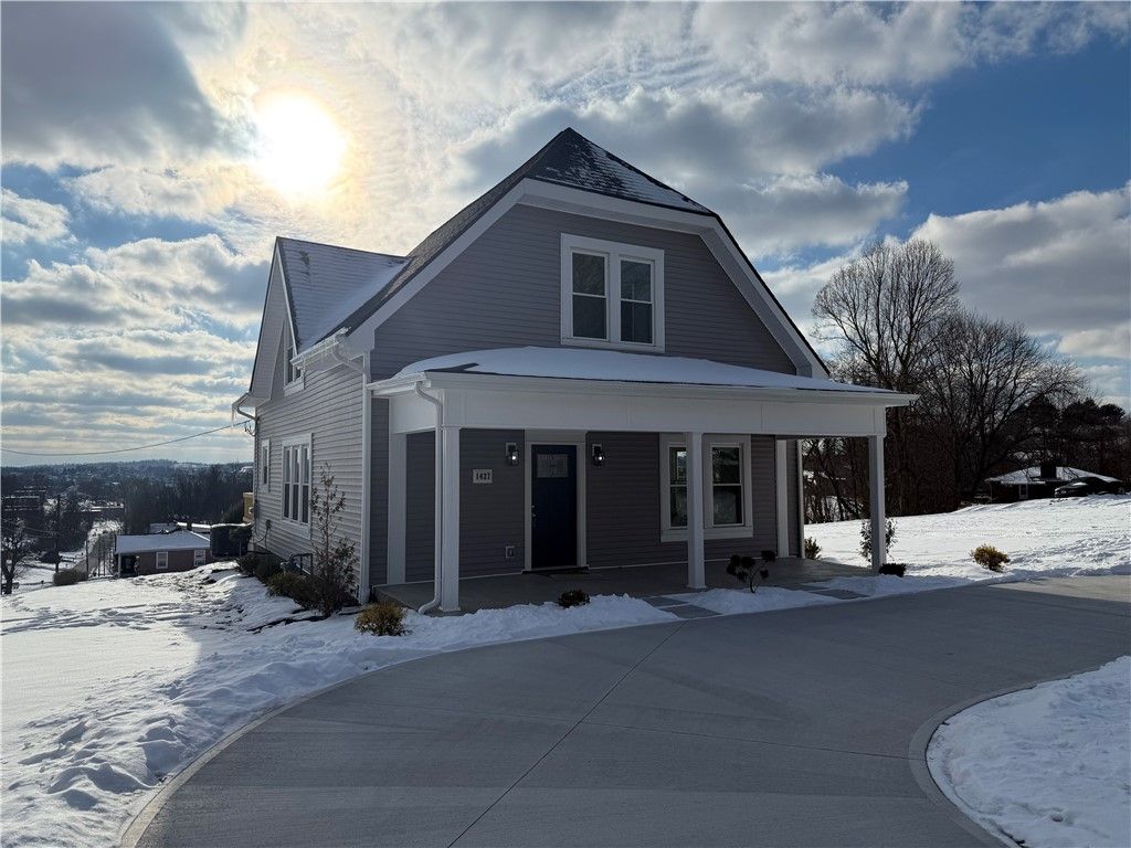 1427 N Main St