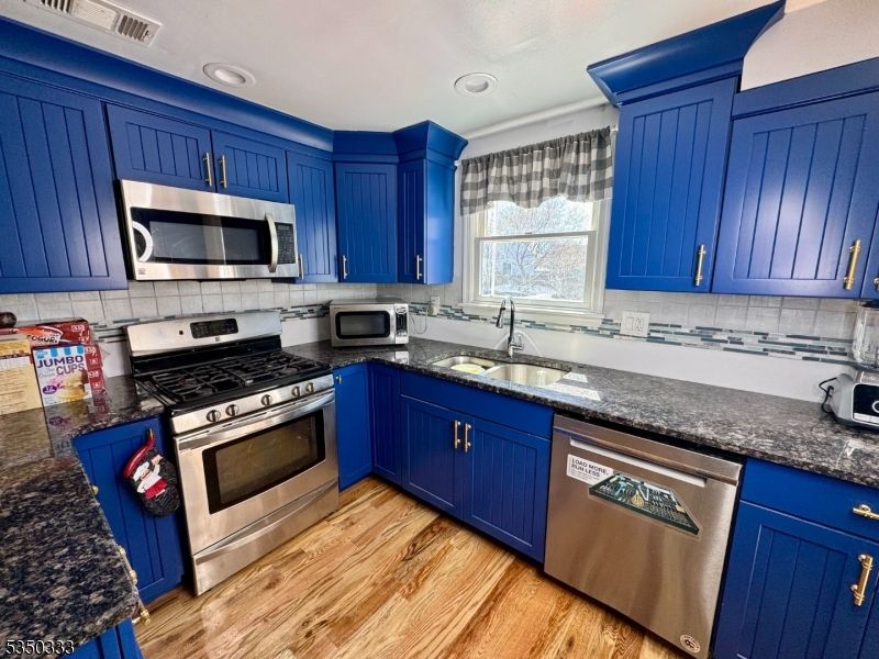 606 2nd St