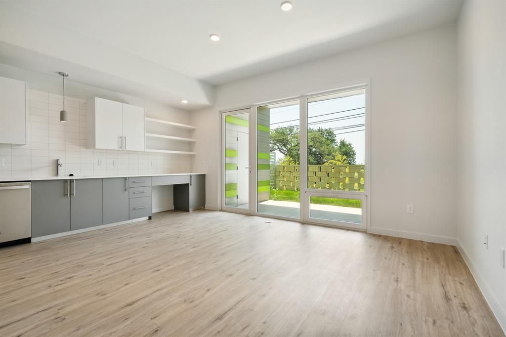 4004 Banister Lane 103