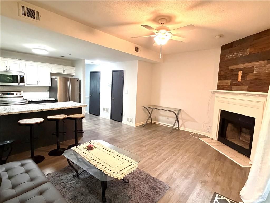 3044 Steeplechase Dr