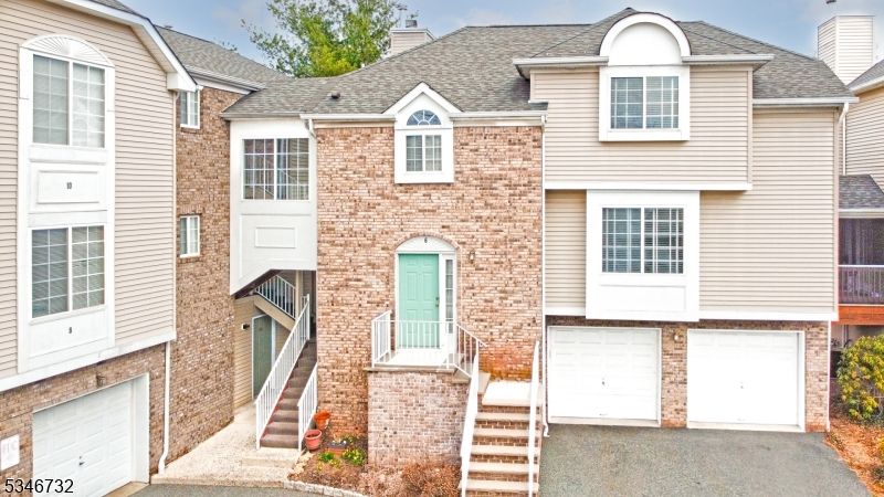 6 Whispering Way