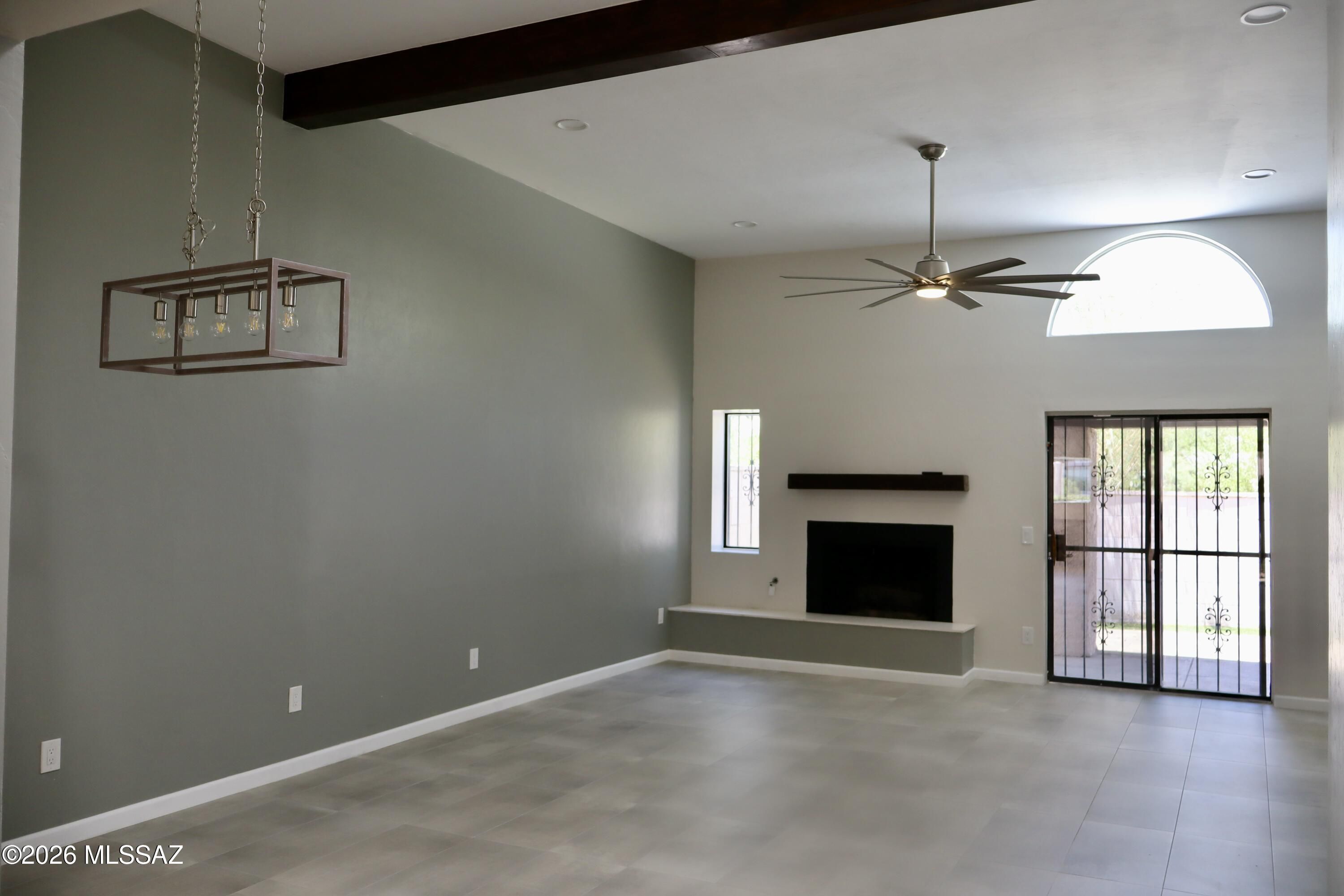2871 E Weymouth Circle