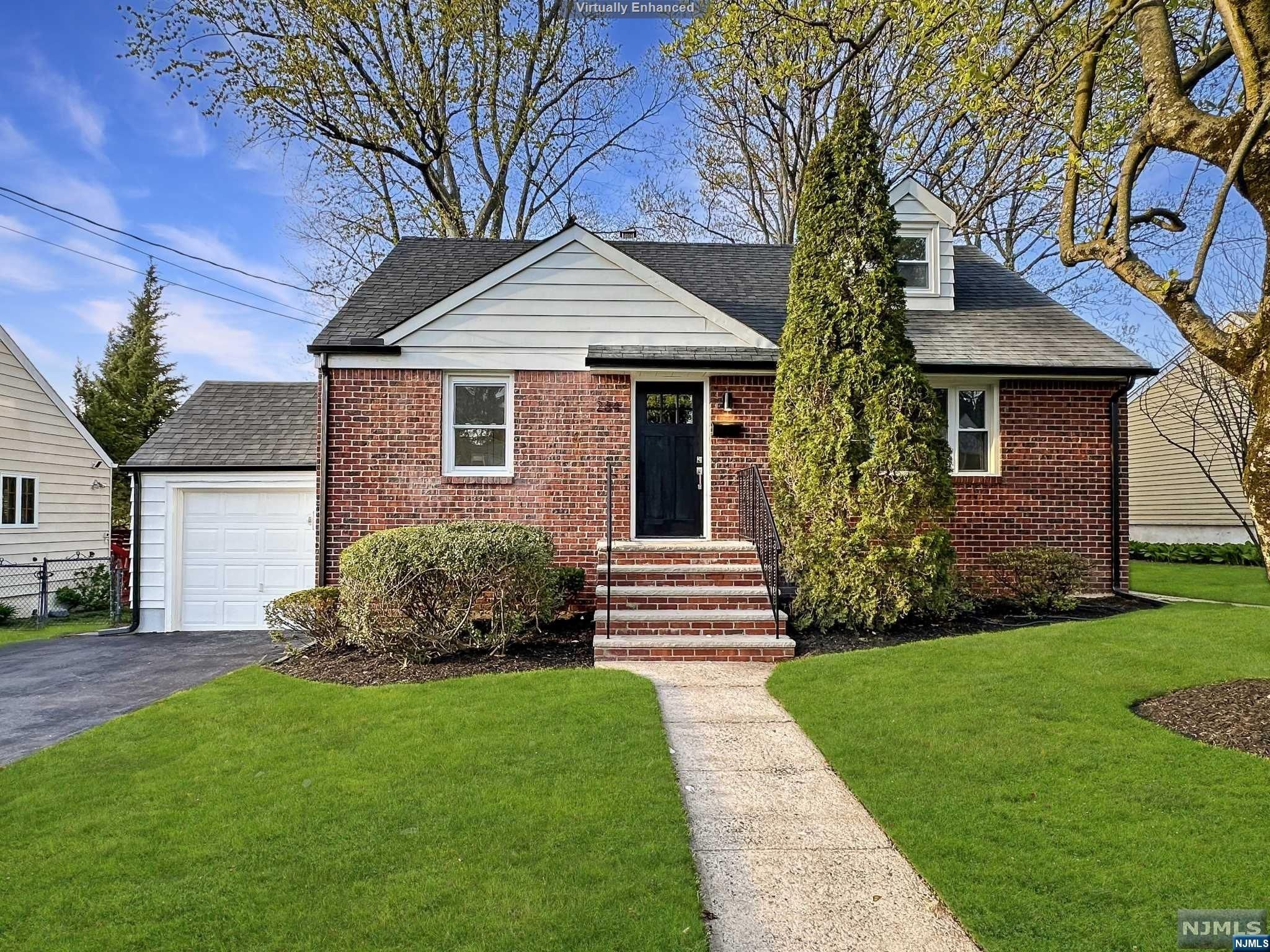 284 Lincoln Boulevard