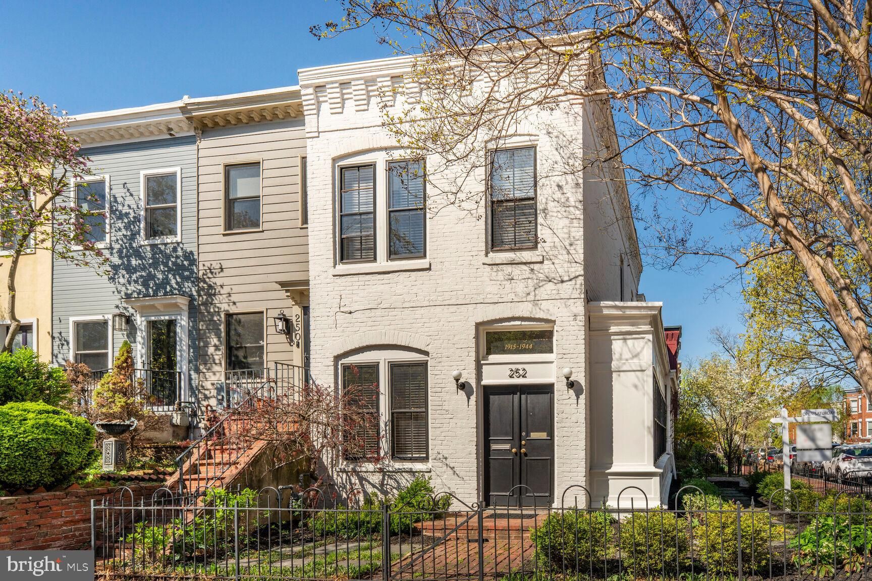 252 10th Street Ne