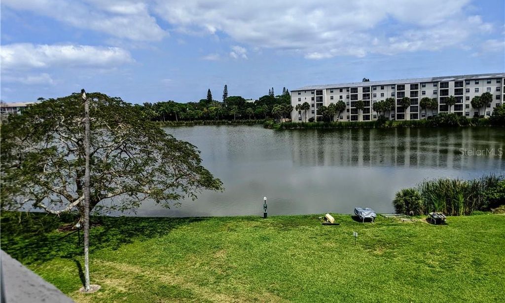 Bayshore on The Lake Condominiums