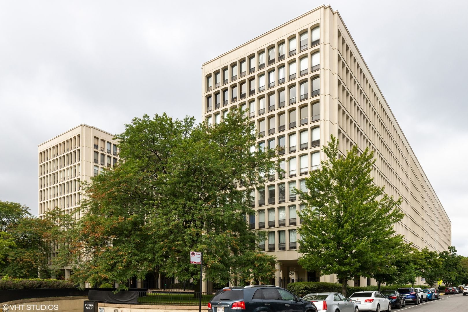 1400 E 55th Place 613S