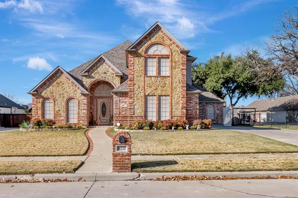 8221 Thornhill Drive