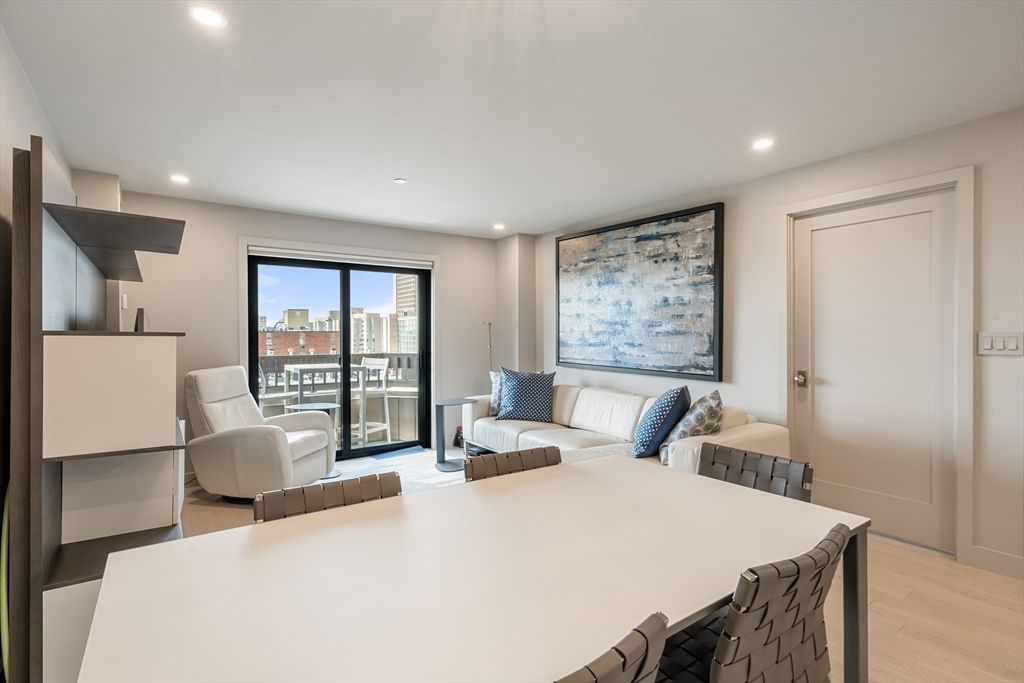 16 Harcourt St 8C