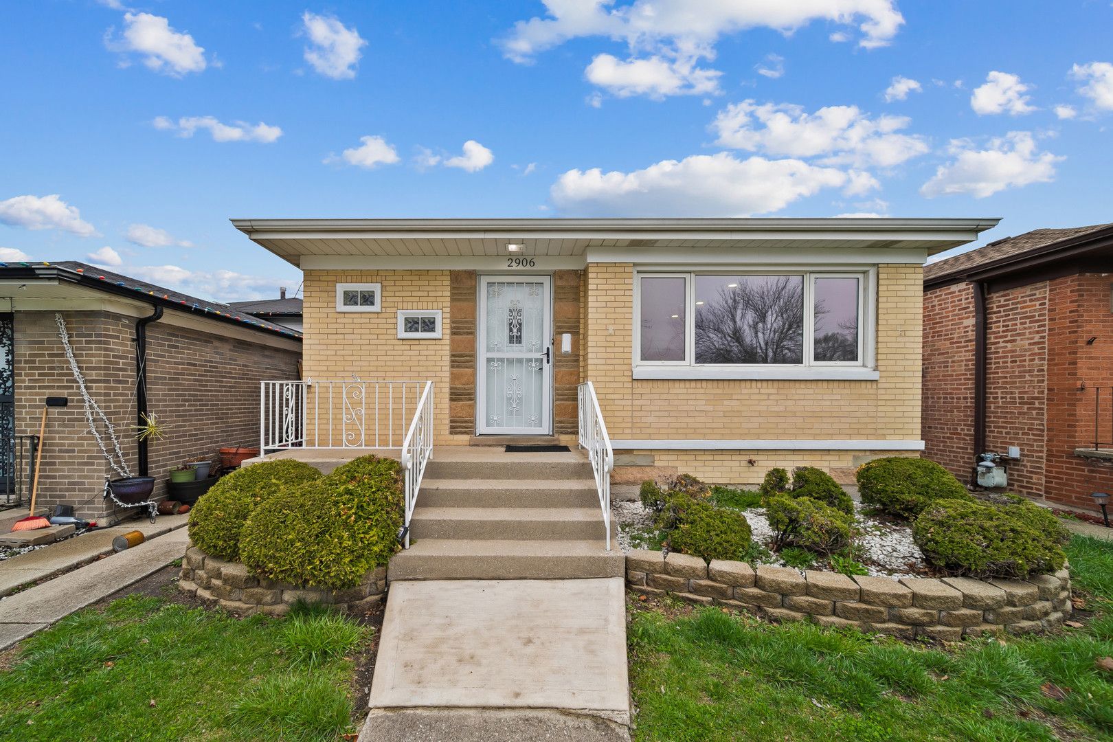 2906 E 130th Street