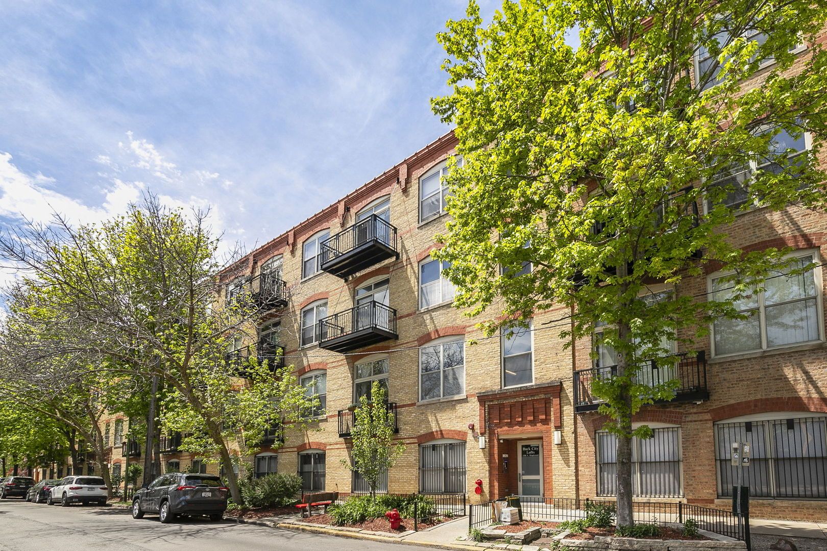 1740 N Maplewood Avenue 218