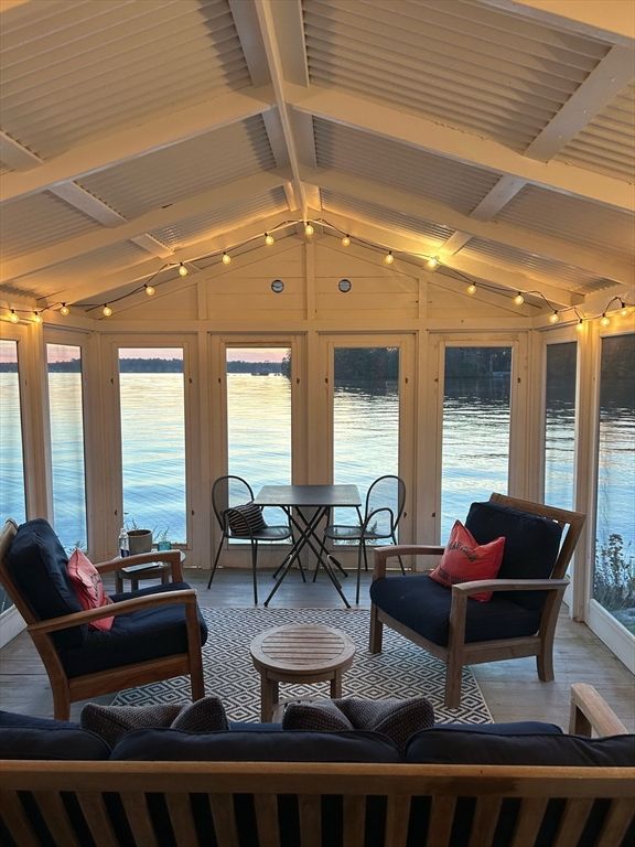 74 Lakeside Ave