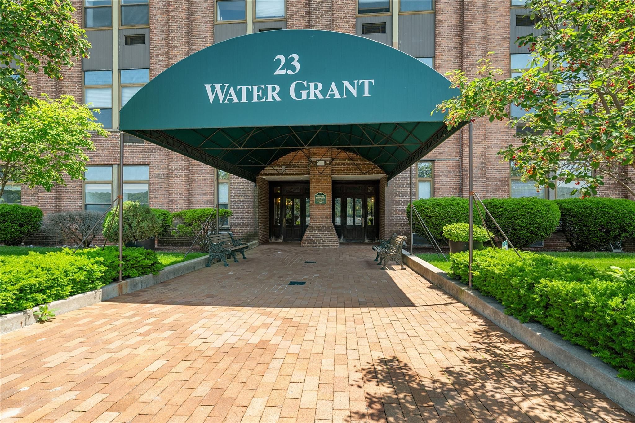 23 Water Grant Street 4J