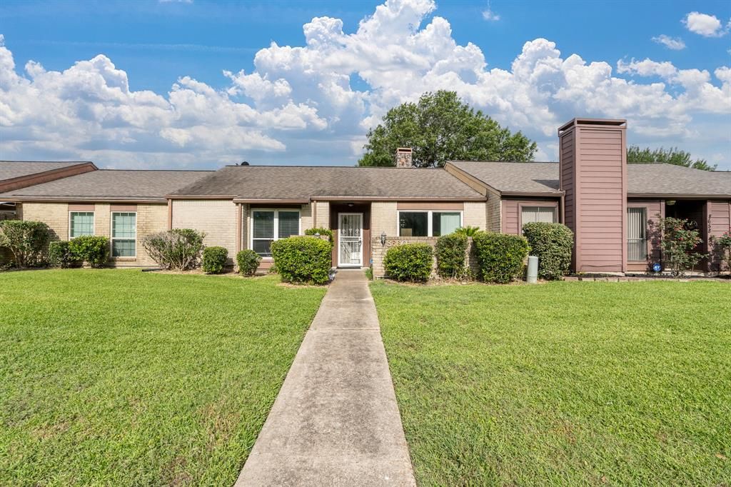 8660 Maplecrest Drive