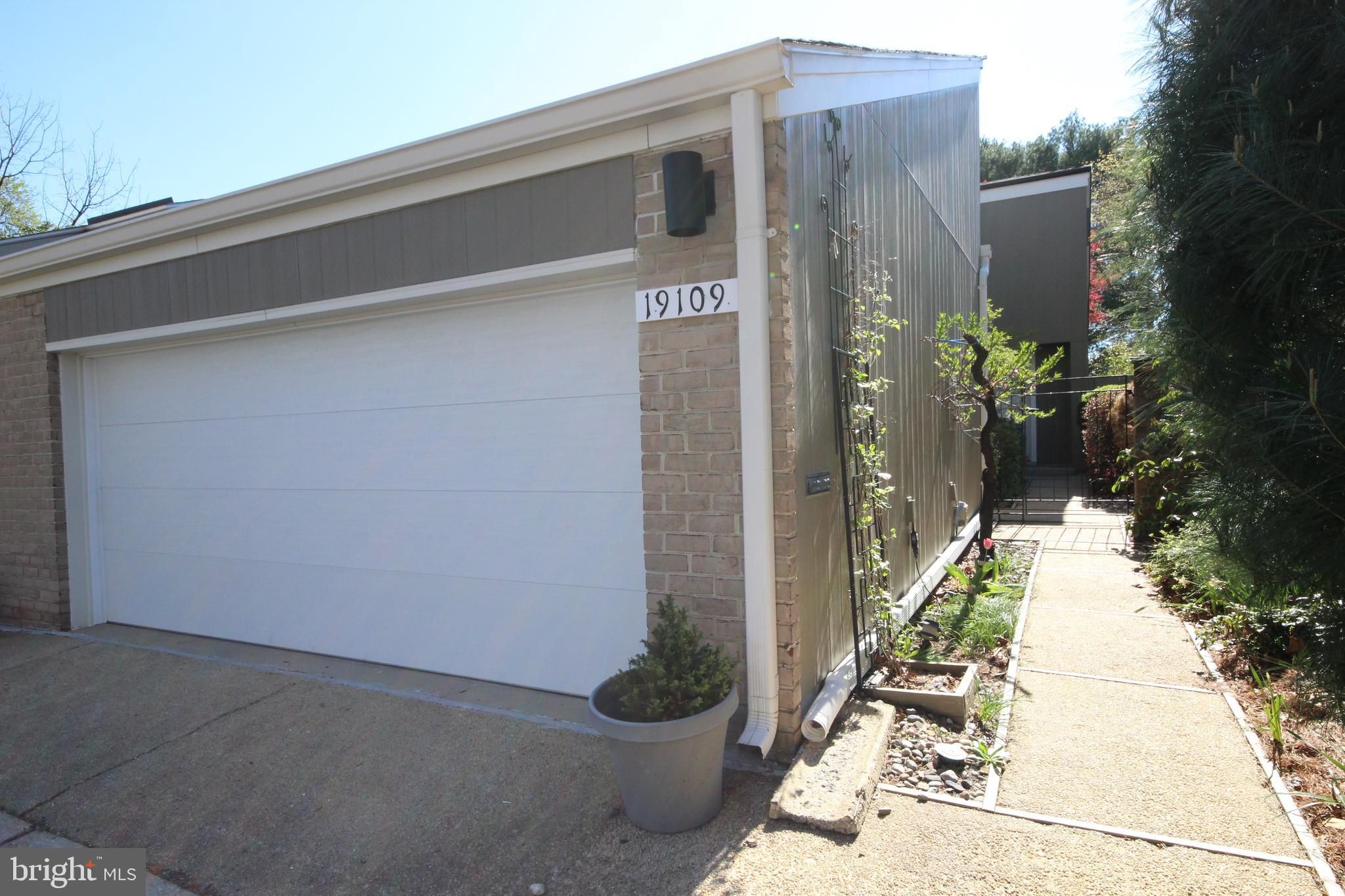 19109 Brooke Grove Court