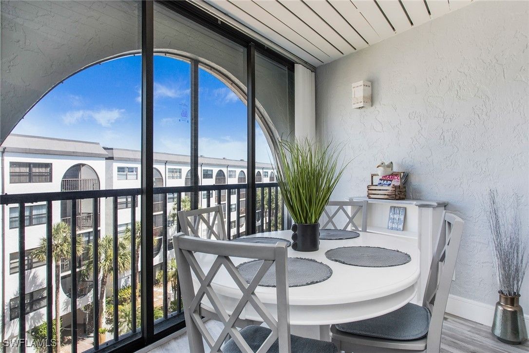 1023 Anglers Cove E504