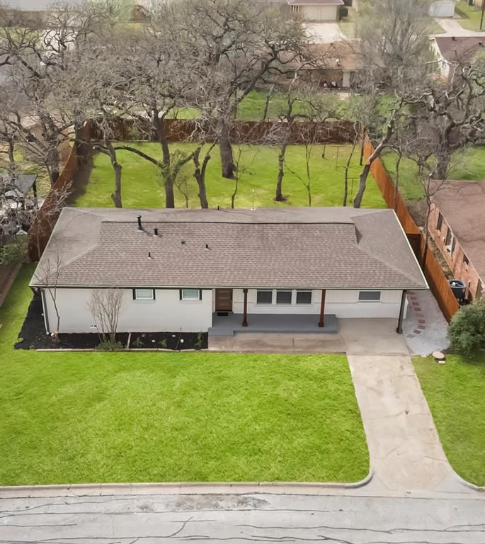 817 Lee Drive