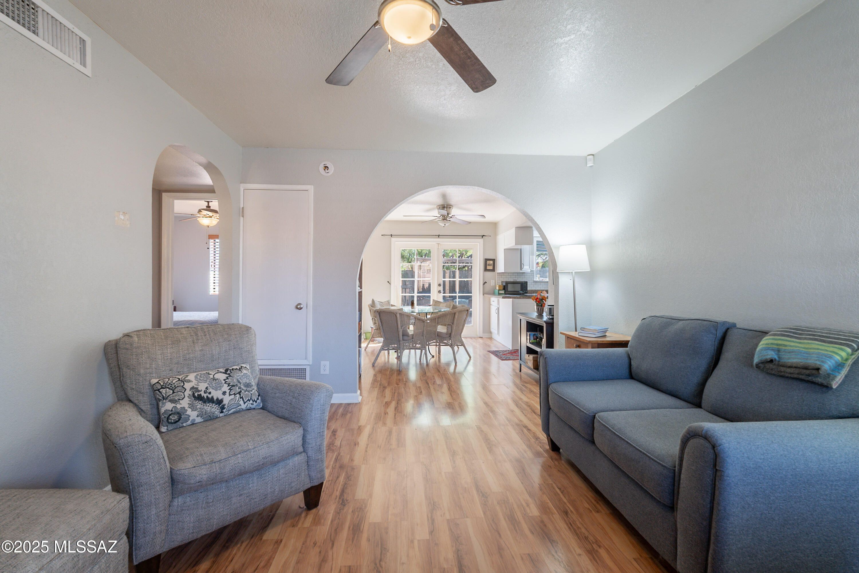 933 E Mesquite Drive