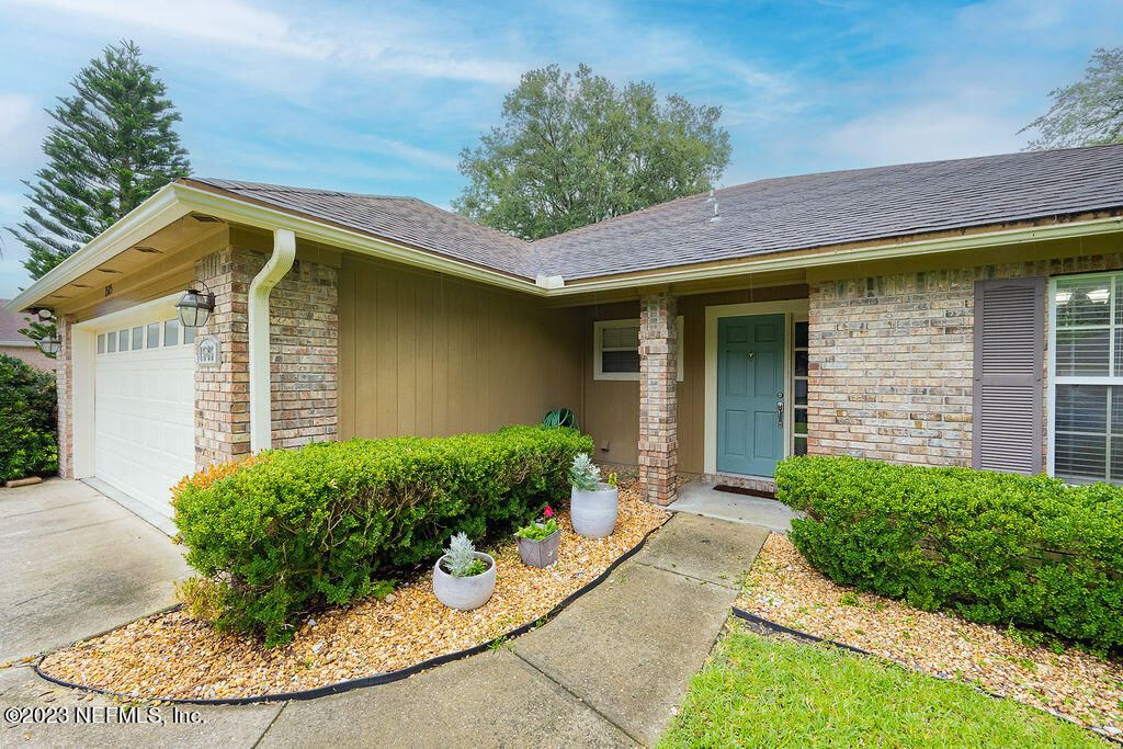 1585 Crabapple Cove Court N