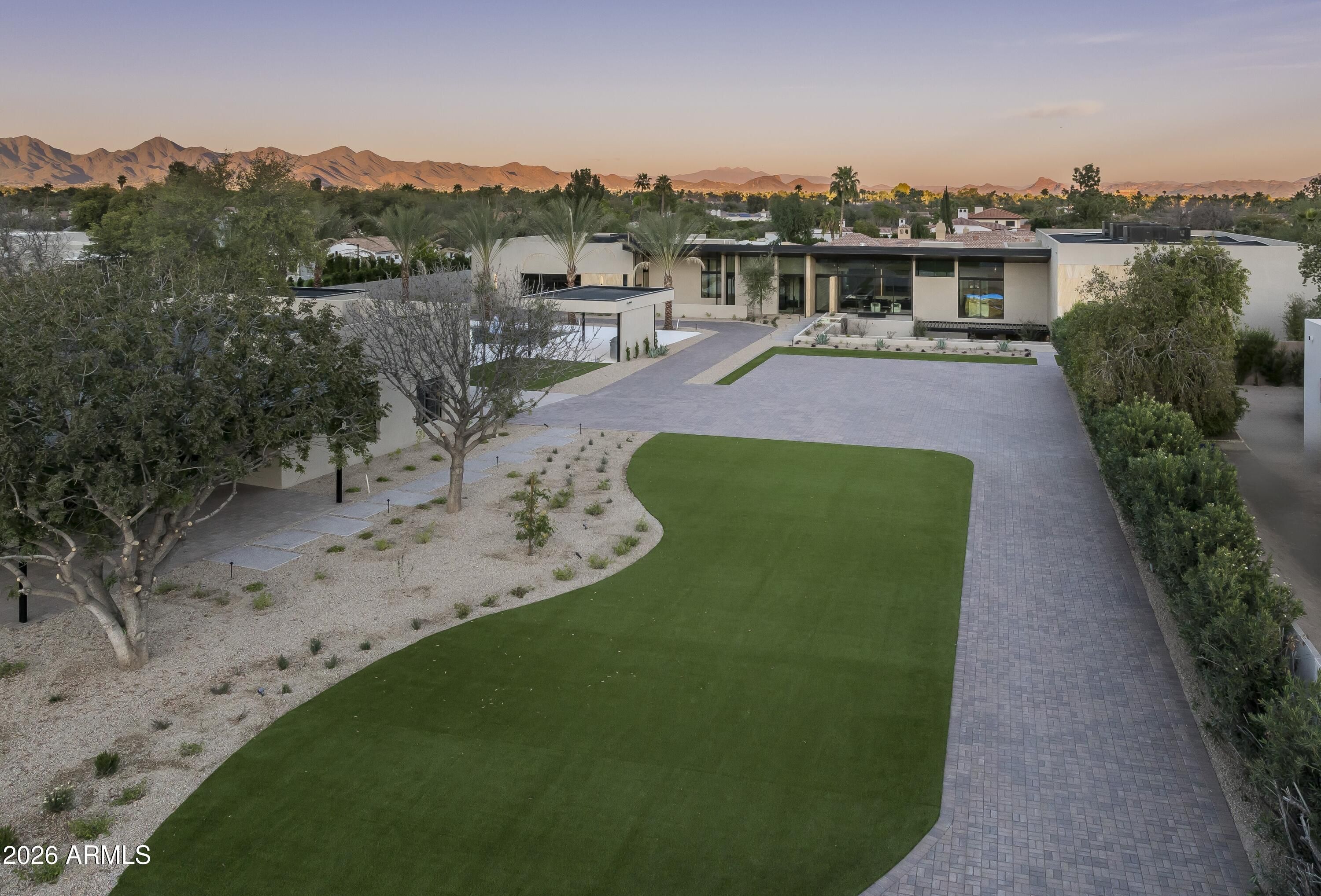 7545 N Mockingbird Lane